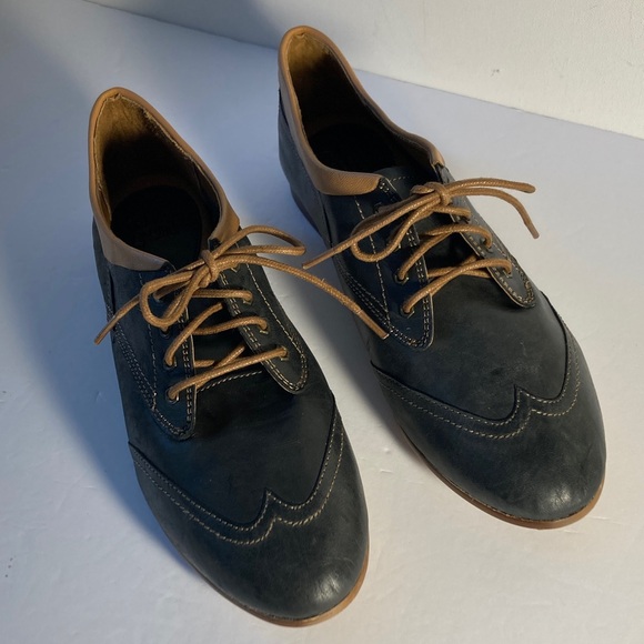 Chic Black and Tan Juils Women's Lace-Up Loafers size 10 - Picture 1 of 7